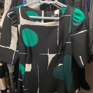 Dress green, black and white. Very nice flow.